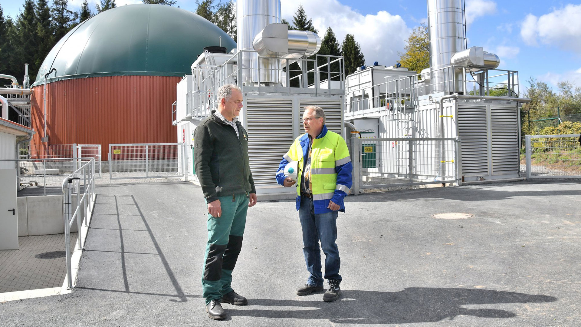 Biogasanlage Sundern Deutschland Feststoffvergärung. Biogas plant dry anaerobic digestion