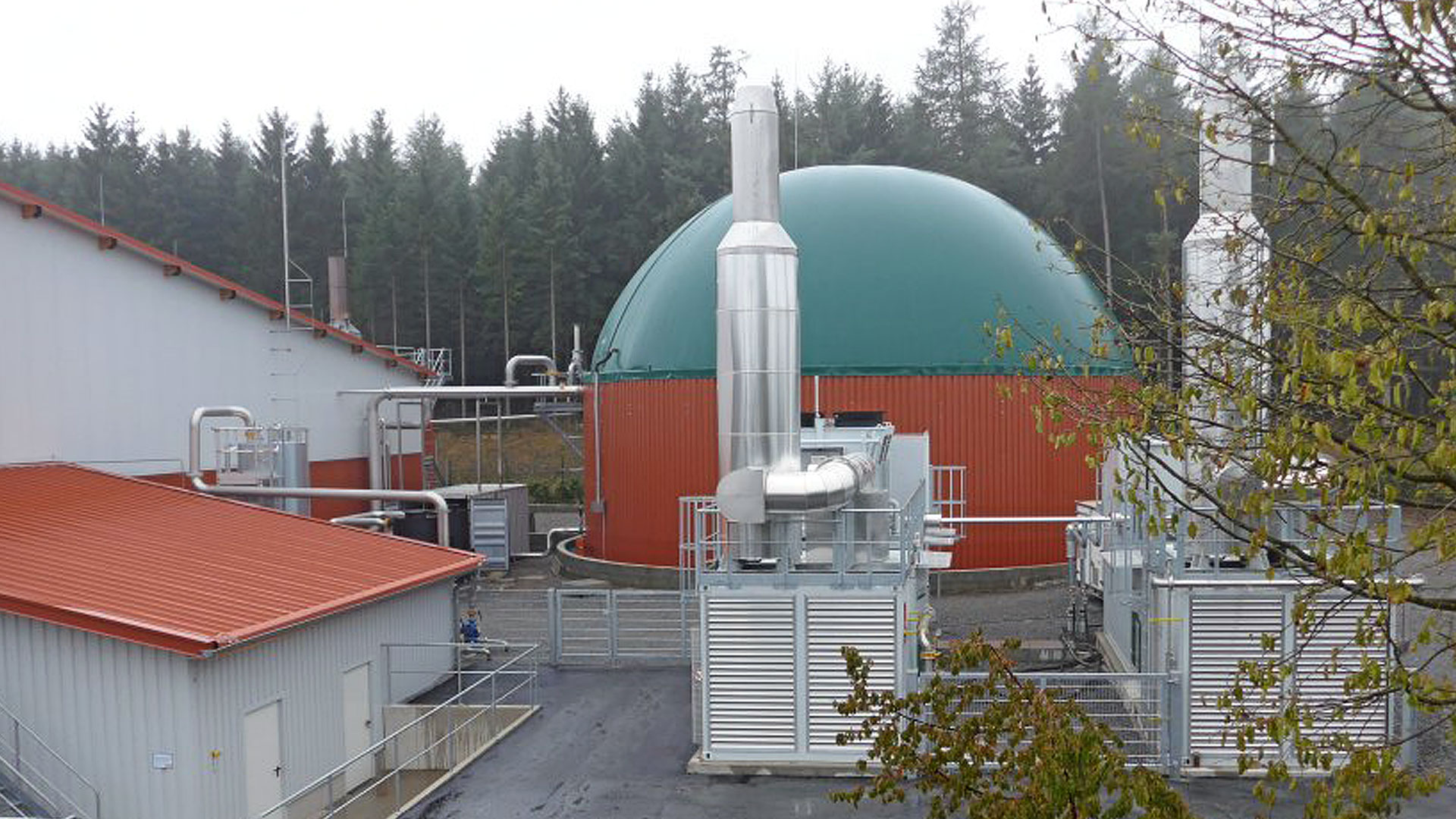 Biogasanlage Sundern Deutschland Feststoffvergärung. Biogas plant dry anaerobic digestion